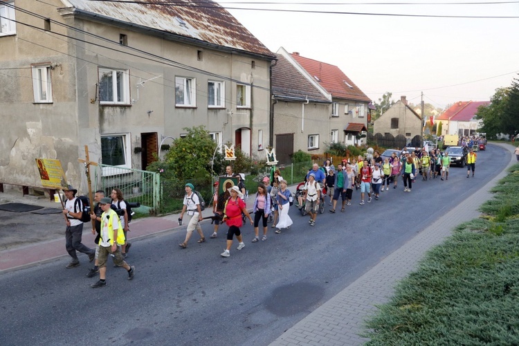 Msza św. w Bobolicach i ucałowanie Piety