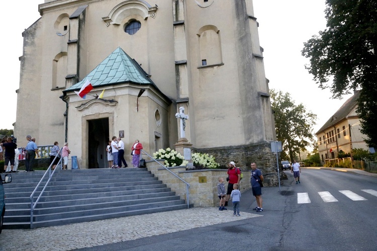 Msza św. w Bobolicach i ucałowanie Piety