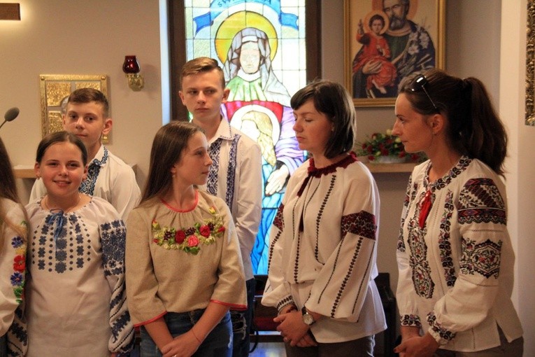 Młodzież z Równego i Rohatynia w Domu Księży Emerytów