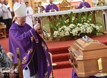 Liturgii pogrzebowej przewodniczył bp Ignacy Dec