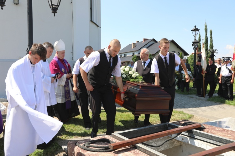 Pogrzeb śp. ks. prof. Józefa Krętosza w Bronowie