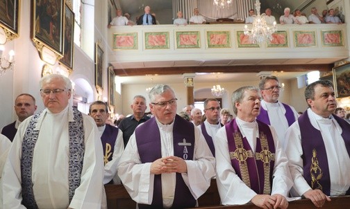Śp. ks. Krętosz spoczął między swymi...