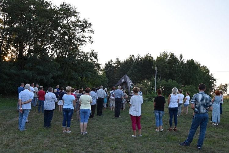 Droga Krzyżowa o trzeźwość w Świętym Miejscu