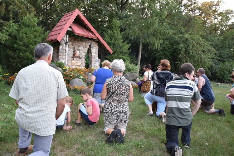 Droga Krzyżowa o trzeźwość w Świętym Miejscu