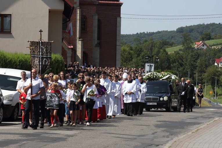 Tłumy żegnały Beatę i Kacpra z Wysokiej