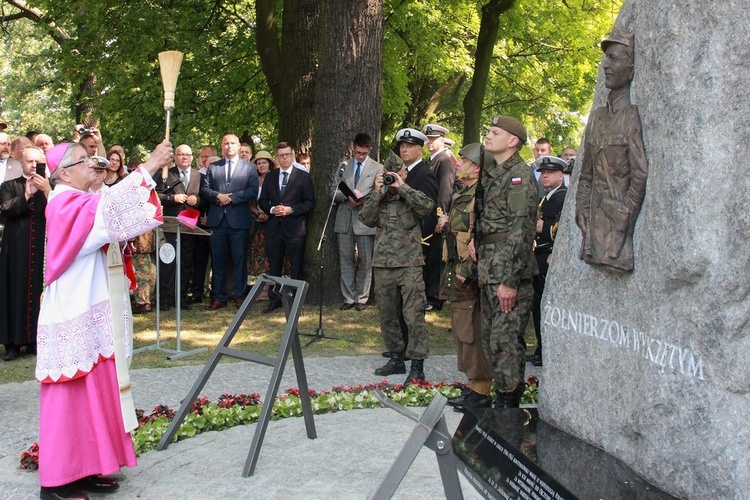 Odsłonięcie i poświęcenie Pomnika Żołnierzy Wyklętych