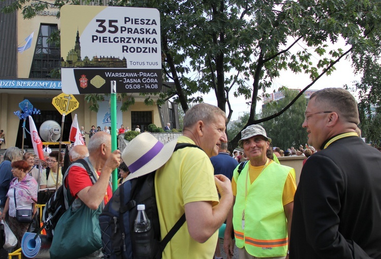 Pierwsze kroki praskich pielgrzymów