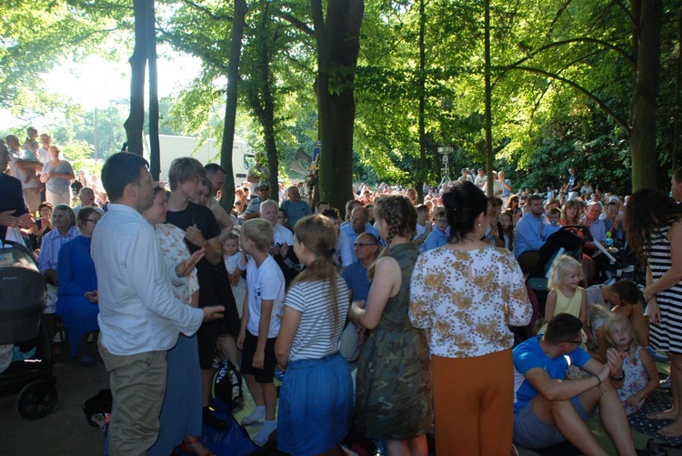 Msza u św. Otylii, kolejny chrzest oraz serdeczne przyjęcie w Chodlu