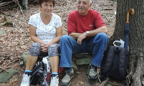 Zofia i Tadeusz Włoszkowie z Wilamowic przychodzą na Trzonkę od lat.