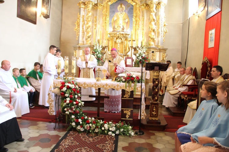 Biskup Andrzej Jeż w Siedliskach k. Bobowej