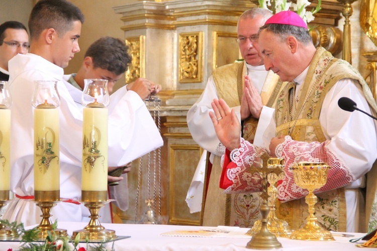 Biskup Andrzej Jeż w Siedliskach k. Bobowej