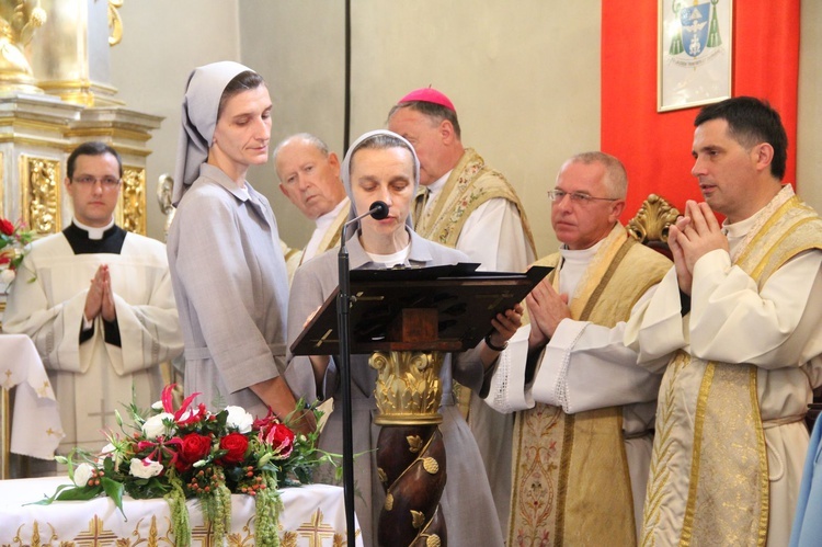 Biskup Andrzej Jeż w Siedliskach k. Bobowej