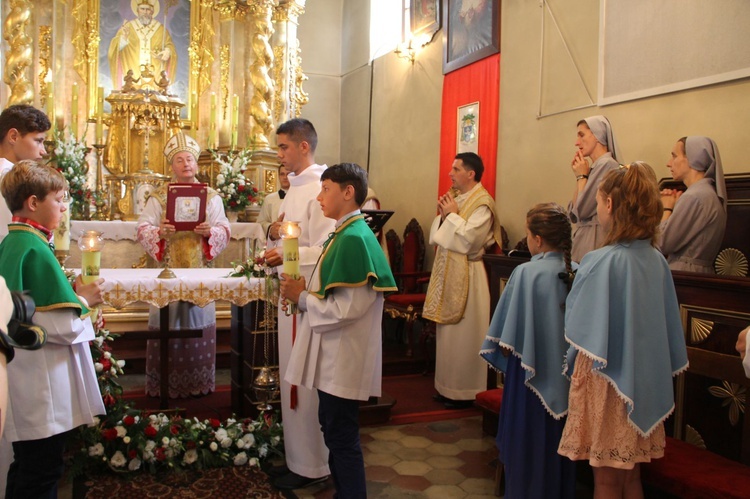 Biskup Andrzej Jeż w Siedliskach k. Bobowej