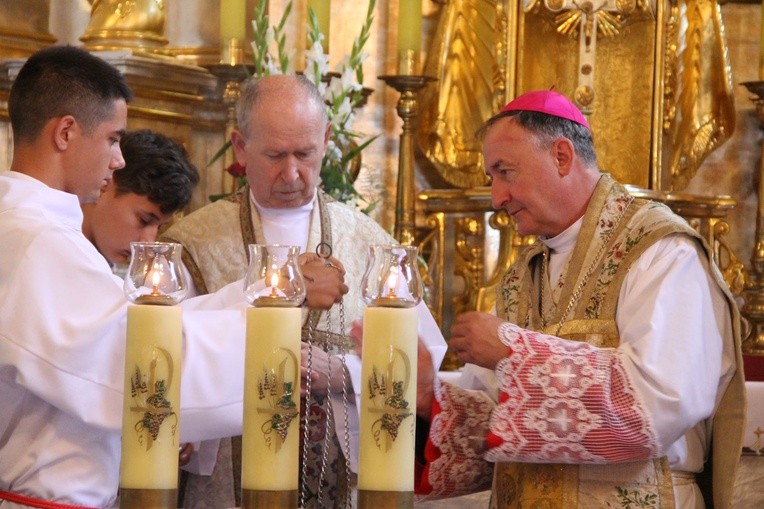 Biskup Andrzej Jeż w Siedliskach k. Bobowej