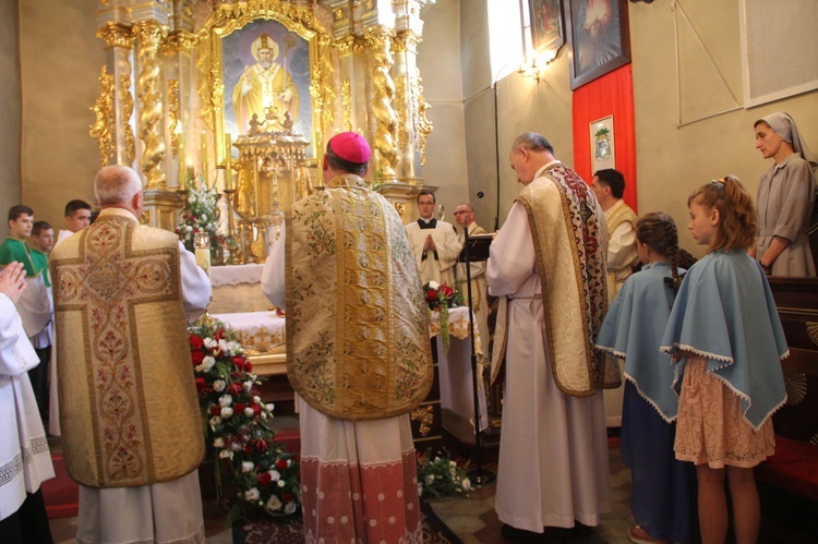 Biskup Andrzej Jeż w Siedliskach k. Bobowej