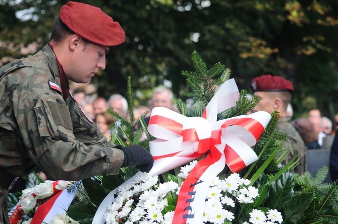 Pożegnanie prof. Dzielskiej na cmentarzu Salwatorskim