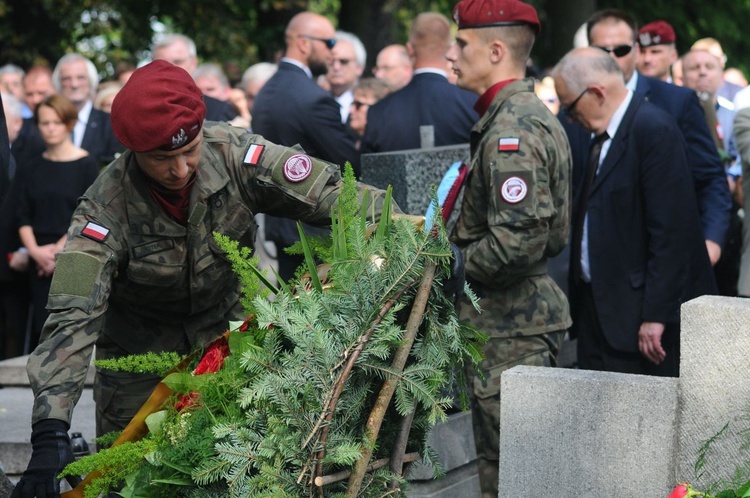 Pożegnanie prof. Dzielskiej na cmentarzu Salwatorskim