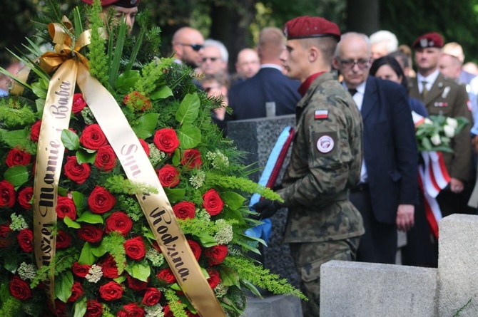 Pożegnanie prof. Dzielskiej na cmentarzu Salwatorskim