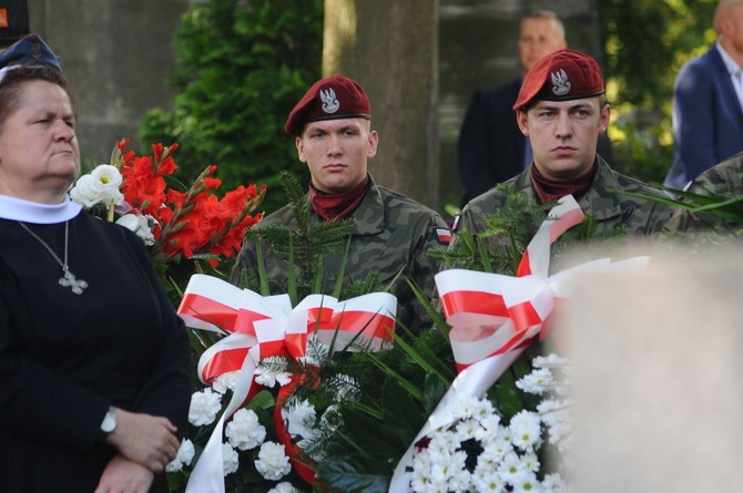 Pożegnanie prof. Dzielskiej na cmentarzu Salwatorskim