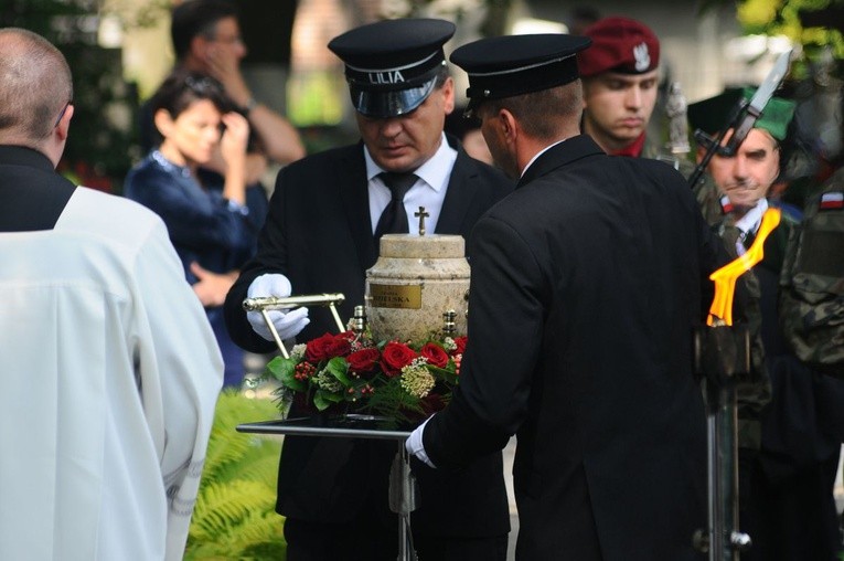 Pożegnanie prof. Dzielskiej na cmentarzu Salwatorskim