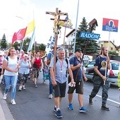 ▲	Każdego dnia swoje intencje powierzają Matce Bożej.