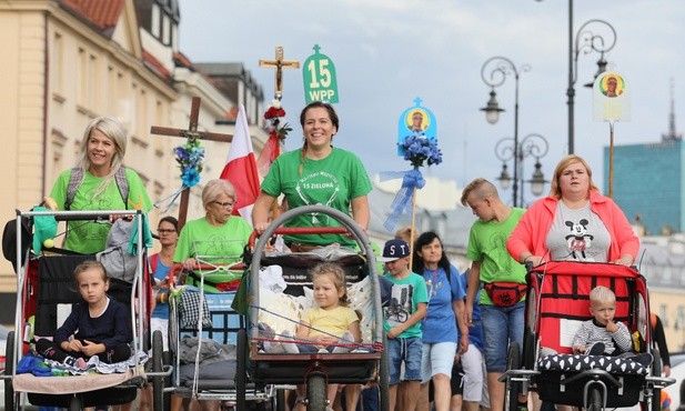 Idą na Jasną Górę 