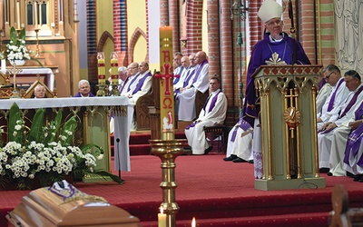 ▲	Mszy św. przewodniczył bp Ignacy.