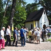 ▼	Pątnicy modlili się za zniewolonych nałogiem oraz ich rodziny – picie jest chorobą systemu, nie jednostki.