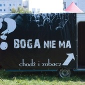 Na ewangelizacji camper zamienił się w kaplicę adoracji. 