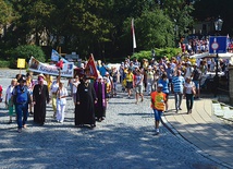 ▼	Piątników tradycyjnie już żegnał biskup Krzysztof Nitkiewicz.