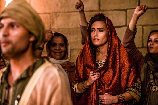 Caitlin Leahy jako Dalila. Kadr z filmu "Samson"
