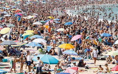 W Kraju Basków zanotowano rekordowe temperatury, dochodzące do 48 stopni C. 
6.07.2018 Plaża w San Sebastián Hiszpania