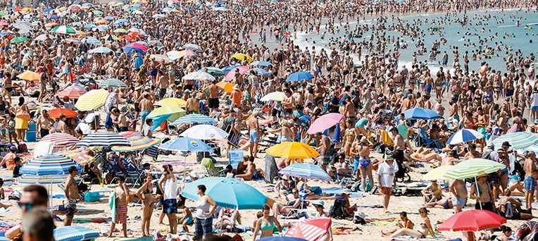 W Kraju Basków zanotowano rekordowe temperatury, dochodzące do 48 stopni C. 
6.07.2018 Plaża w San Sebastián Hiszpania