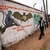 Na muralach w Monrovii (Liberia) zobaczyć można murale przestrzegające przed nosicielami eboli.
