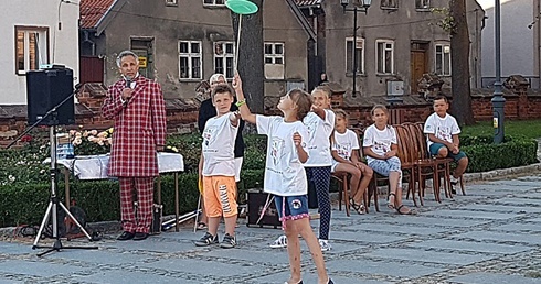 Wakacje z patronem cyrkowców