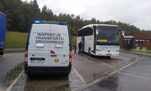 Wakacyjne kontrole autobusów