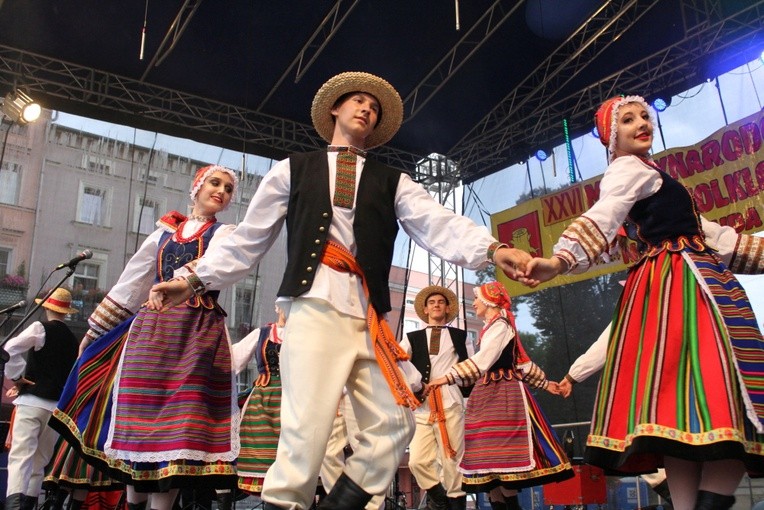 Jeden z zespołów w czasie występu na scenie