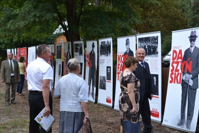 Uroczystości patriotyczne w Borowinie