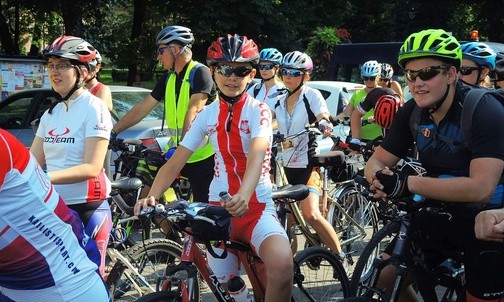 Wśród pielgrzymów rowerowych nie brakuje przedstawicieli żadnego z pokoleń