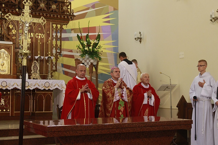 Konsekracja ołtarza w Olbierzowicach