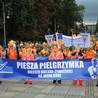 Pielgrzymi Ziemi Oświęcimskiej, którzy szli w jubileuszowej 35. pielgrzymce, wprowadzili pątników bielsko-żywieckich na Jasną Górę