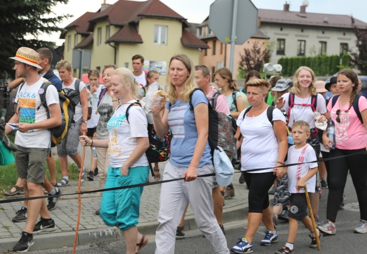 Pielgrzymi hałcnowscy na postoju w Sławkowie - 2018