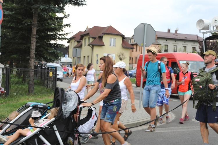 Pielgrzymi hałcnowscy na postoju w Sławkowie - 2018