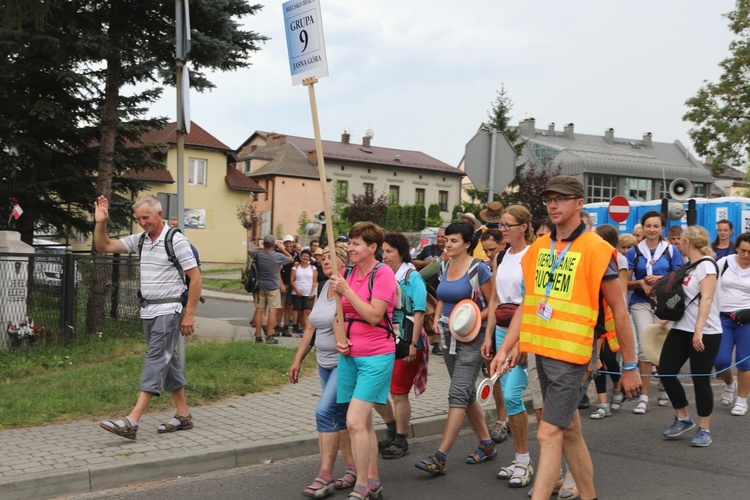 Pielgrzymi hałcnowscy na postoju w Sławkowie - 2018