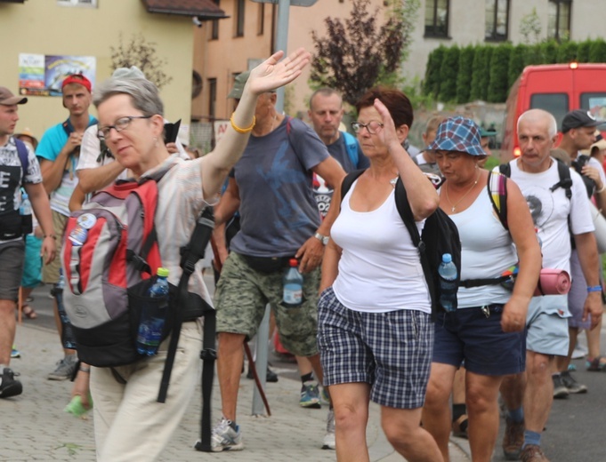 Pielgrzymi hałcnowscy na postoju w Sławkowie - 2018