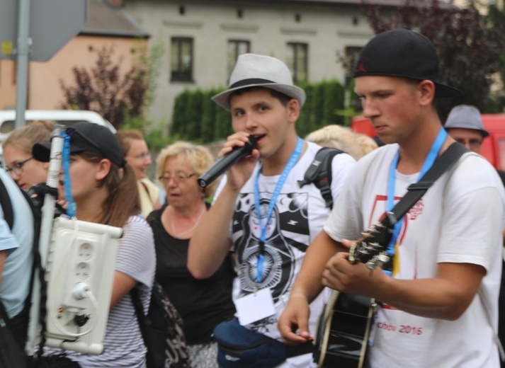 Pielgrzymi hałcnowscy na postoju w Sławkowie - 2018