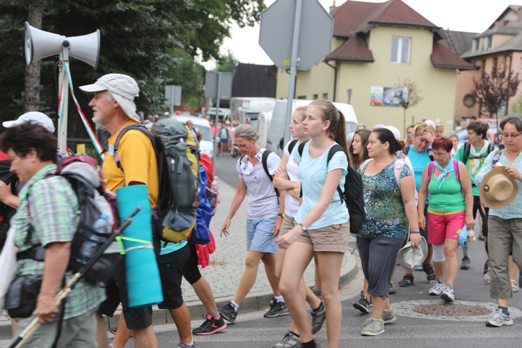 Pielgrzymi hałcnowscy na postoju w Sławkowie - 2018