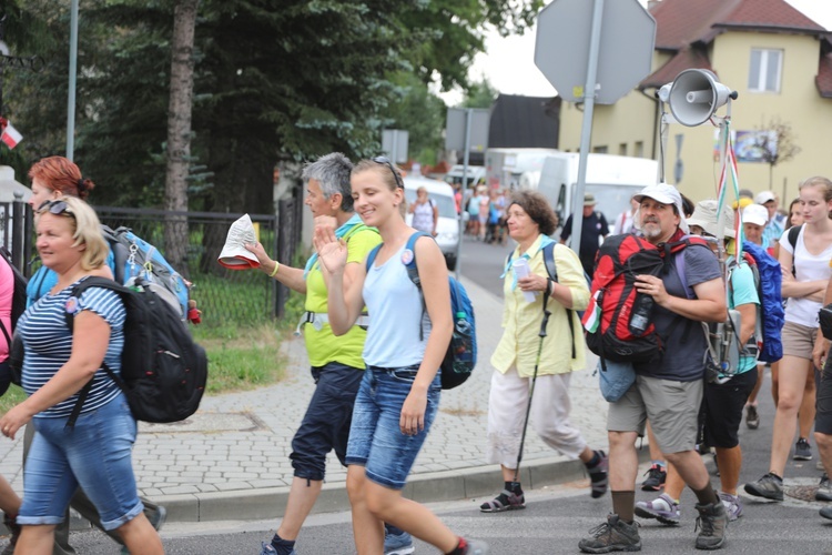 Pielgrzymi hałcnowscy na postoju w Sławkowie - 2018