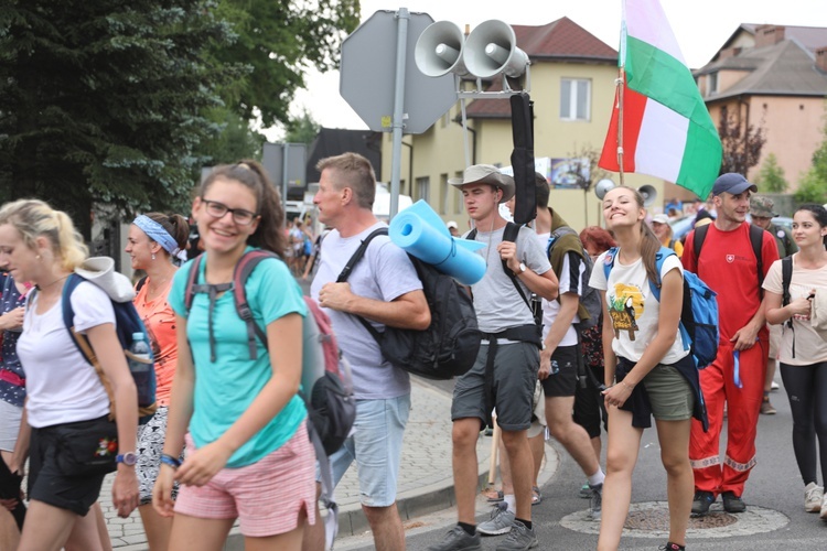 Pielgrzymi hałcnowscy na postoju w Sławkowie - 2018