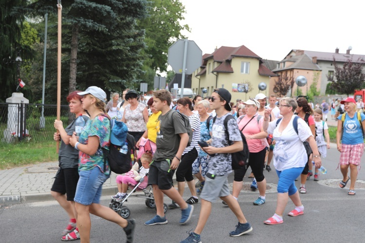 Pielgrzymi hałcnowscy na postoju w Sławkowie - 2018